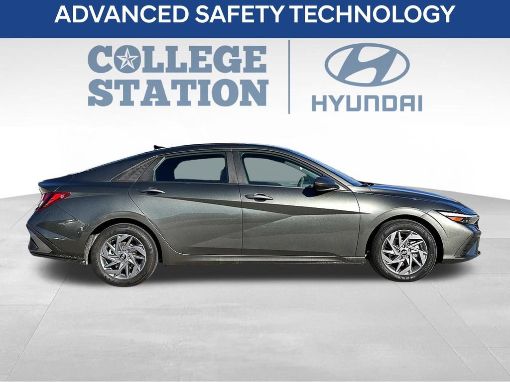 Used 2024 Hyundai Elantra SEL FWD image 8