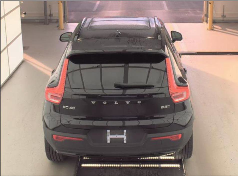 Used 2025 Volvo XC40 B5 Plus image 6