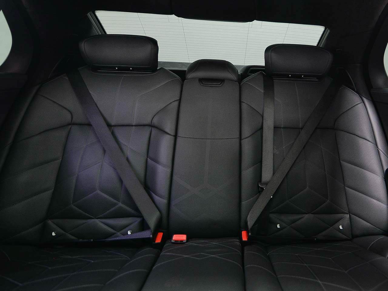 Used 2023 BMW 760i xDrive w/ Luxury Rear Seating Package AWD/4WD image 9
