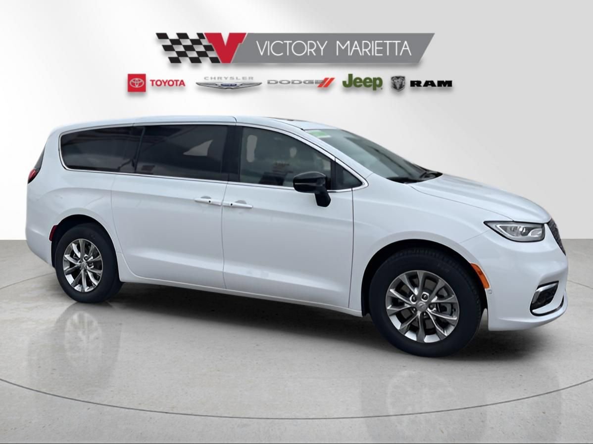 New 2026 Chrysler Pacifica Select image 1