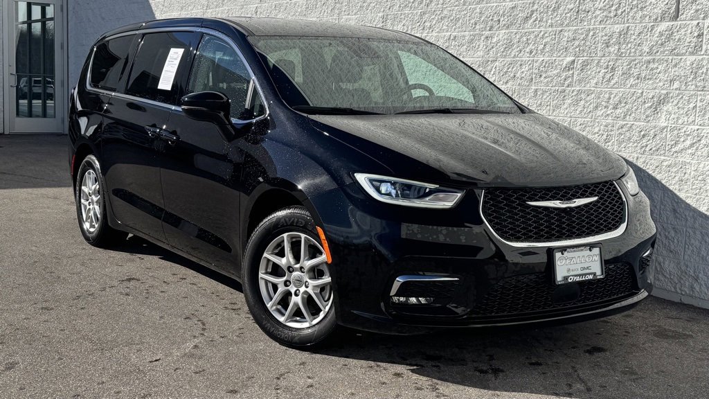 Used 2024 Chrysler Pacifica Touring-L