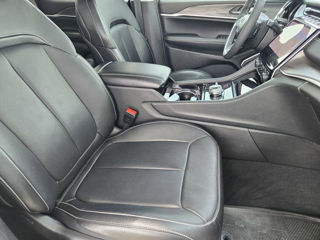 Used 2023 Jeep Grand Cherokee Limited w/ Luxury Tech Group II image 15