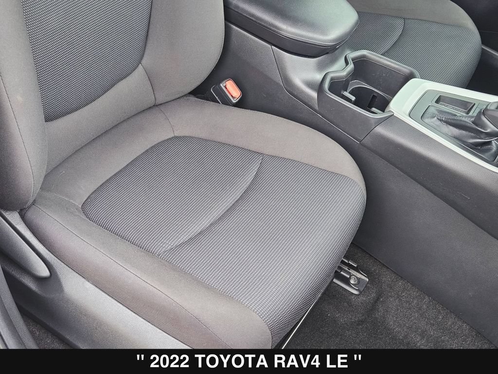 Used 2022 Toyota RAV4 LE FWD image 28