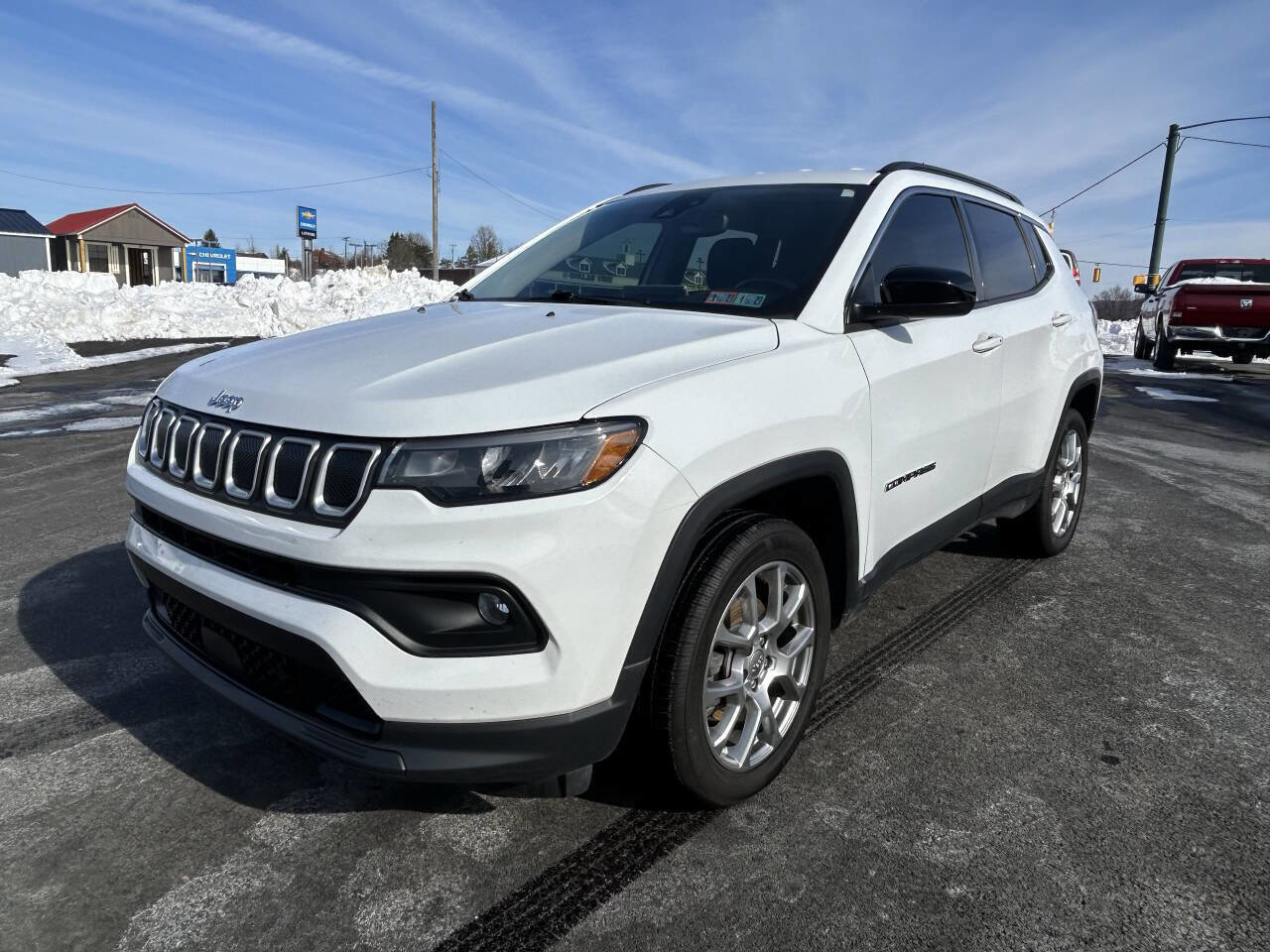 Used 2022 Jeep Compass Latitude image 2