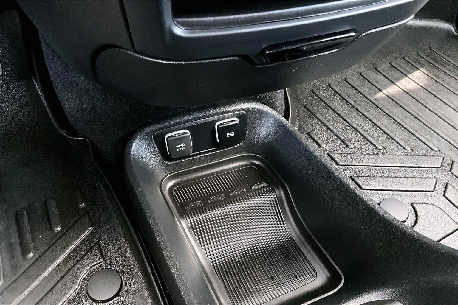 Used 2021 Chrysler Pacifica Touring w/ S Appearance Package FWD image 32