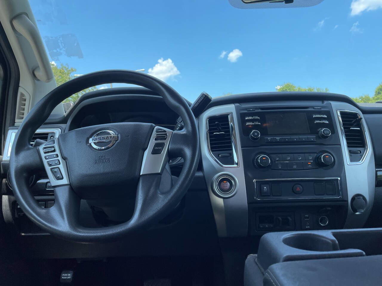 Used 2017 Nissan Titan SV RWD image 22