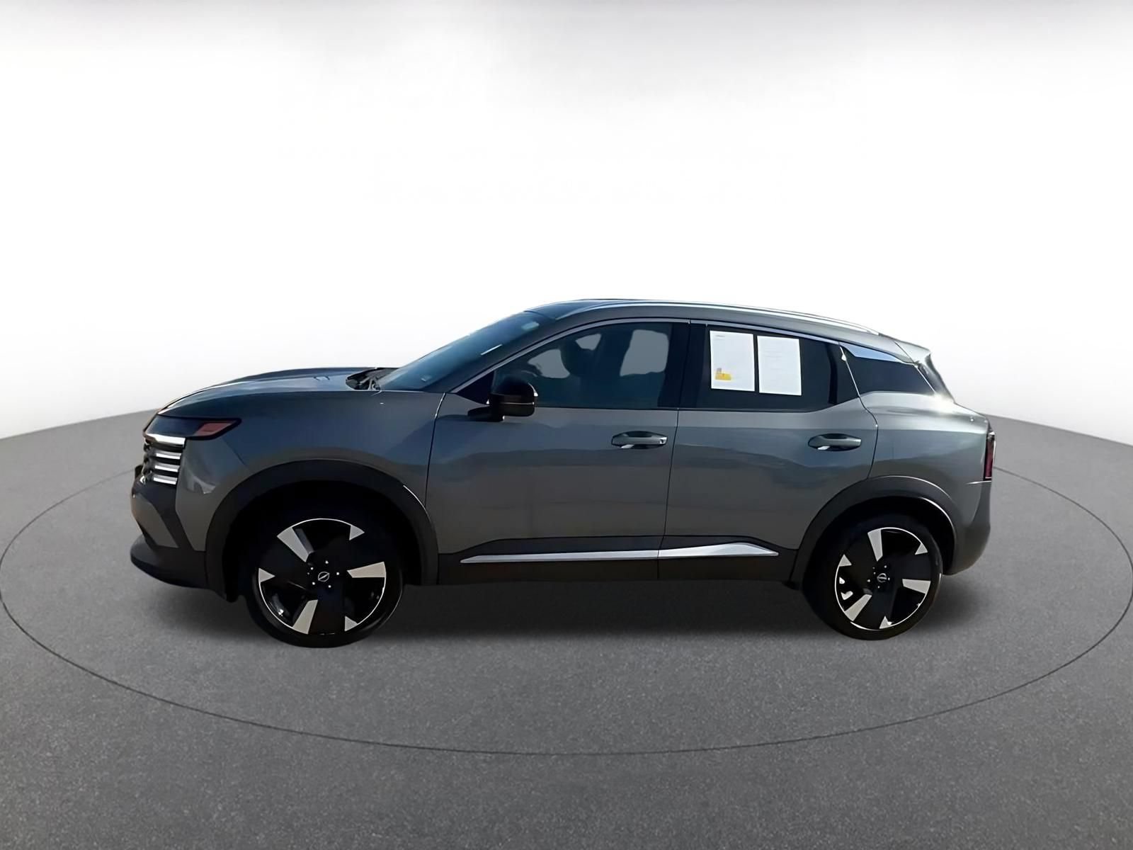 Used 2026 Nissan Kicks SR AWD/4WD image 8
