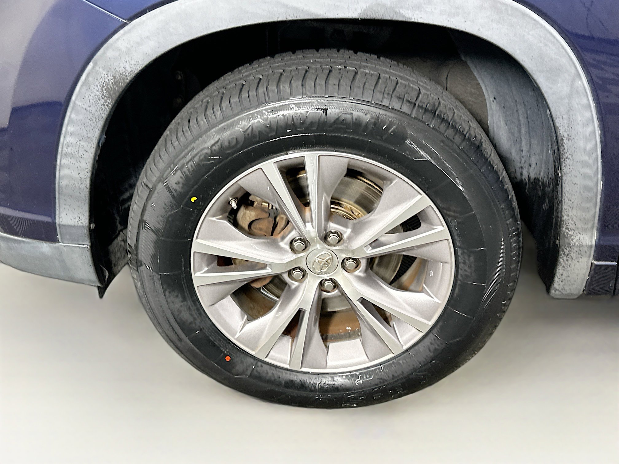 Used 2014 Toyota Highlander Plus FWD image 11