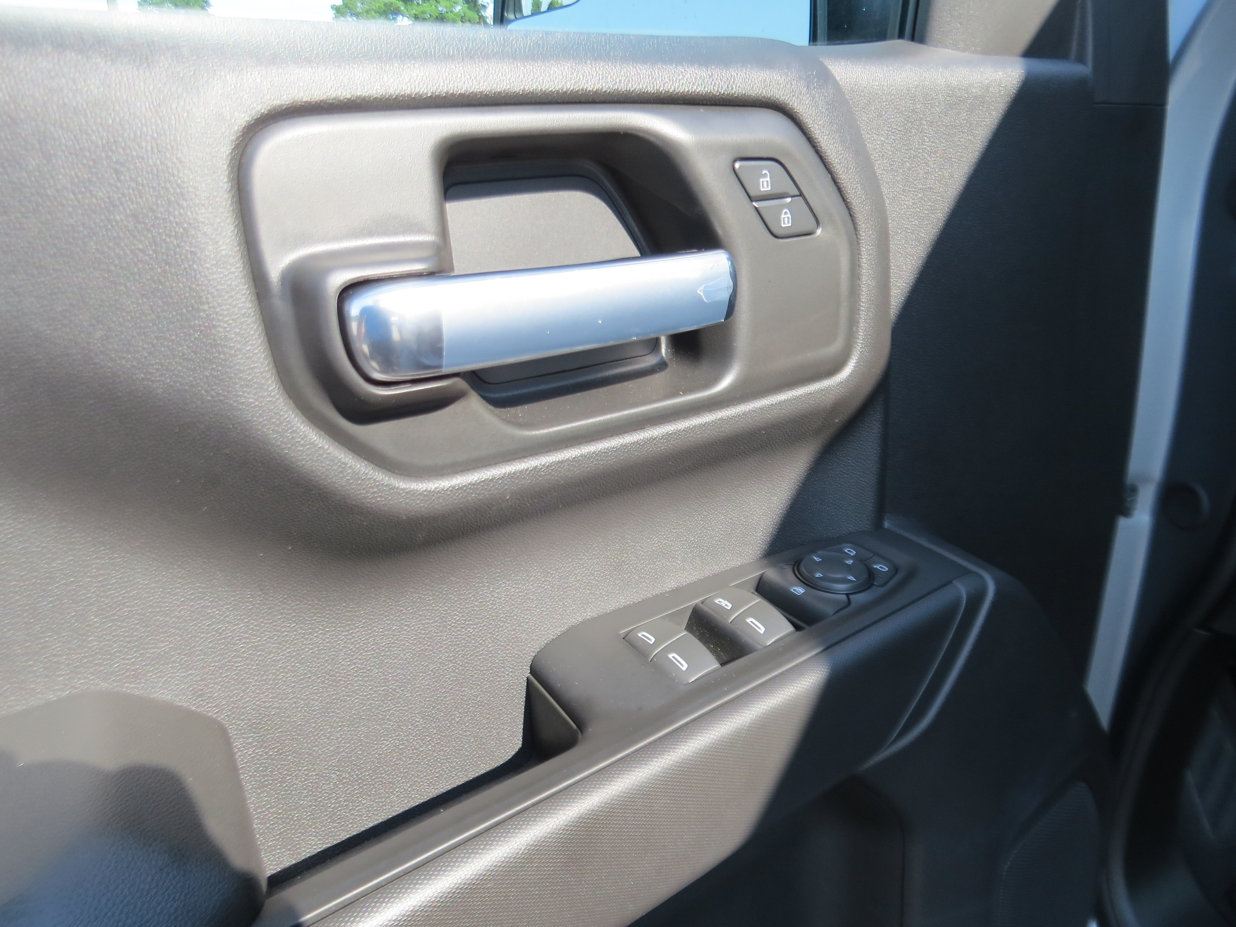 Used 2025 Chevrolet Silverado 1500 Custom w/ Turbomax Blackout Package AWD/4WD image 21