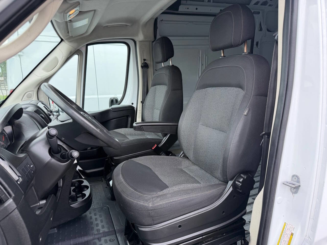 Used 2020 RAM ProMaster 2500 w/ Premium Appearance Group FWD image 31