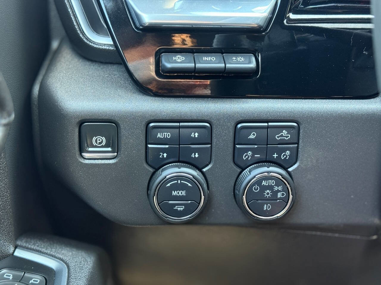 Used 2025 Chevrolet Silverado 1500 High Country image 21