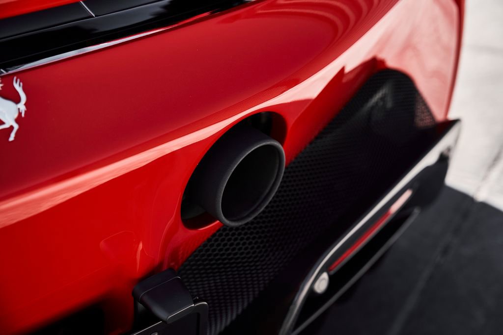 Used 2025 Ferrari SF90 Spider image 15