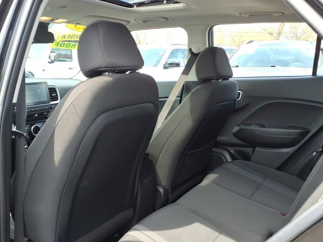 Used 2023 Hyundai Venue SEL image 19