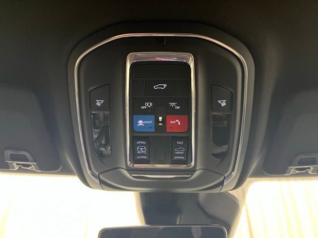 New 2025 Jeep Grand Cherokee Altitude image 19