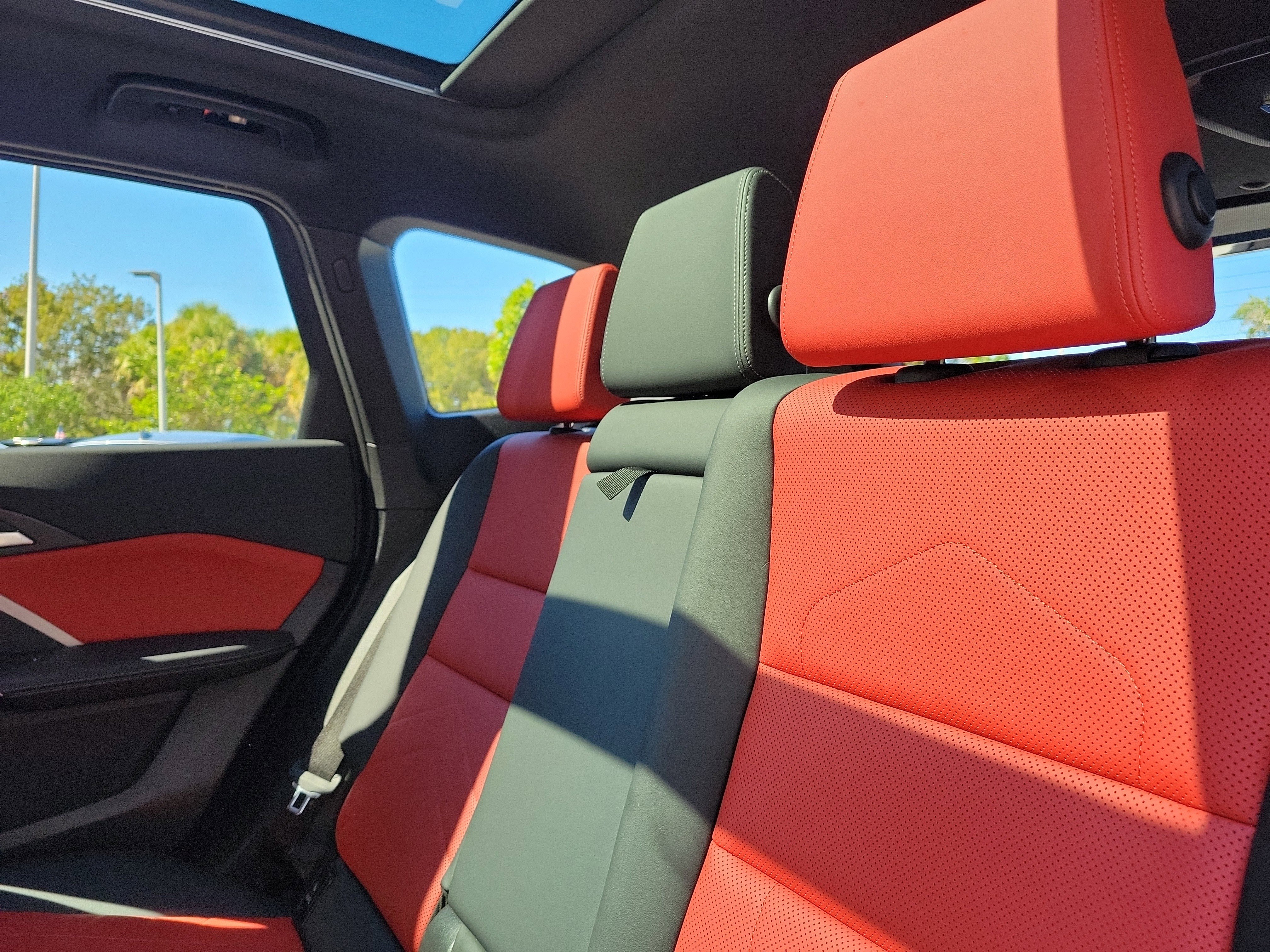 Used 2023 BMW X1 xDrive28i w/ Premium Package image 12