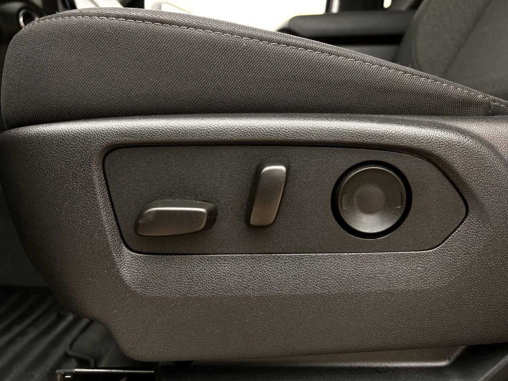 Used 2025 Chevrolet Silverado 2500 Custom w/ Custom Value Package image 26