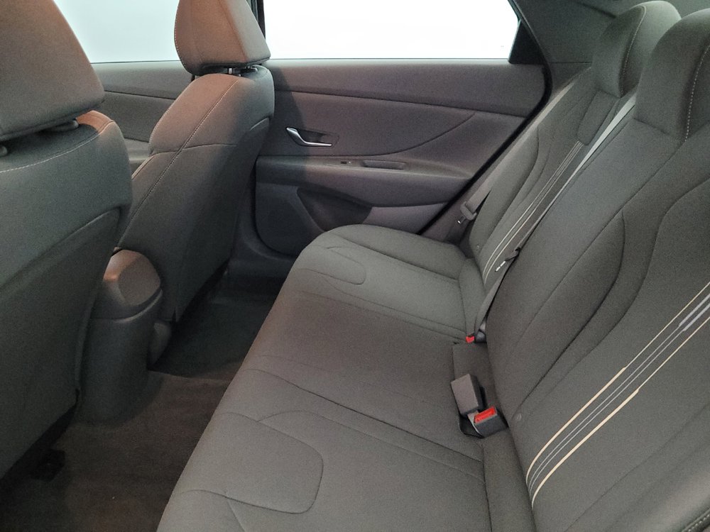 Used 2023 Hyundai Elantra SEL FWD image 18