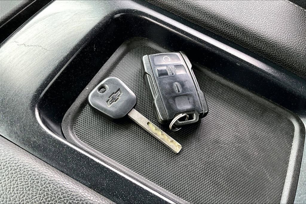 Used 2018 Chevrolet Silverado 1500 LT w/ LT Convenience Package image 32