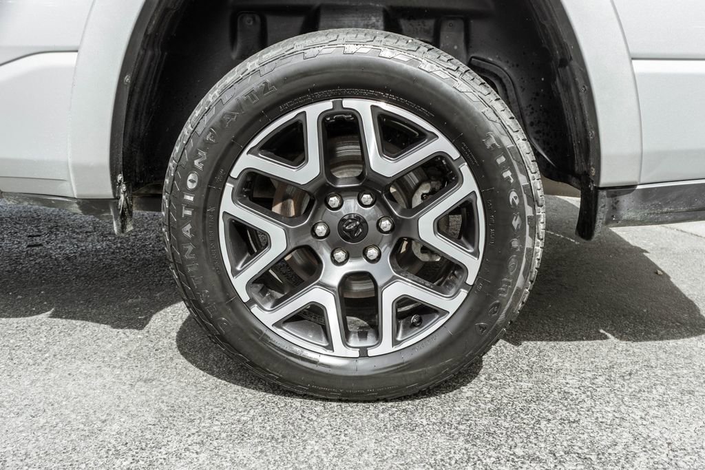 Used 2025 RAM 1500 Laramie AWD/4WD image 31