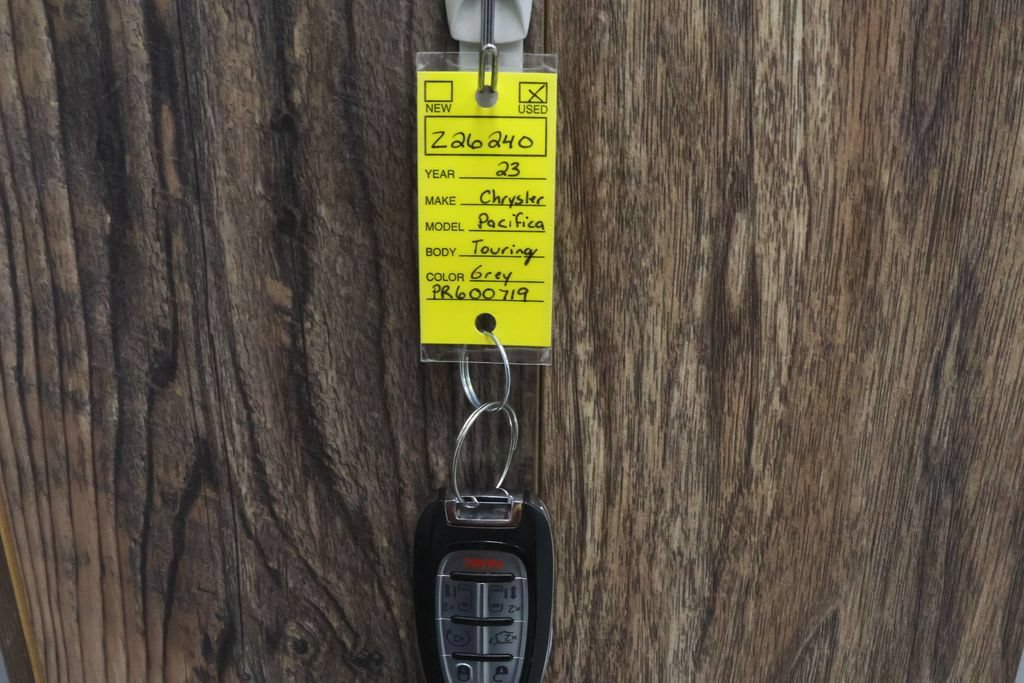 Used 2023 Chrysler Pacifica Touring-L FWD image 30