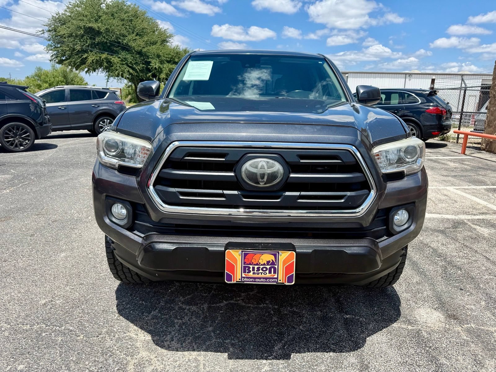 Used 2018 Toyota Tacoma SR5 AWD/4WD image 8