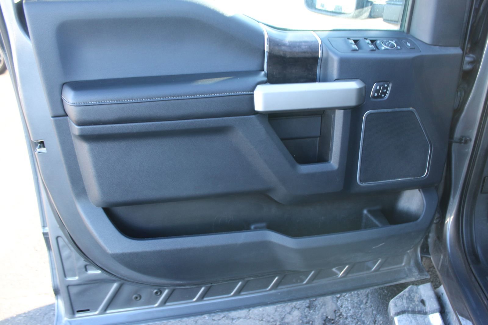 Used 2022 Ford F250 Lariat w/ Lariat Value Package image 23