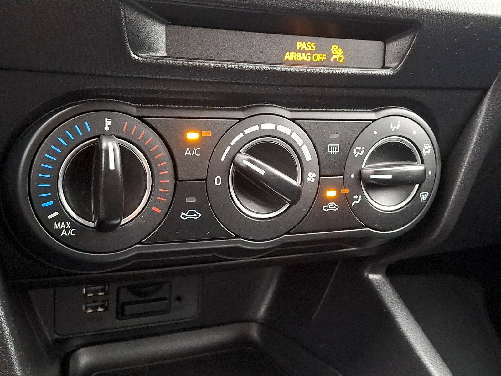 Used 2015 MAZDA MAZDA3 i Touring image 17