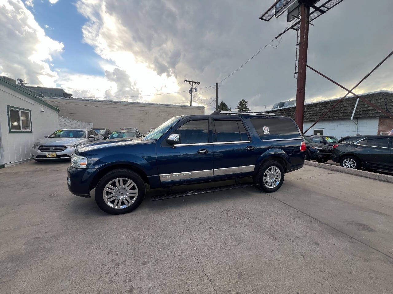 Used 2014 Lincoln Navigator L 4WD image 23