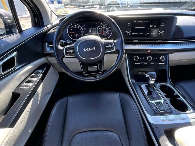 Used 2024 Kia Carnival LX image 5