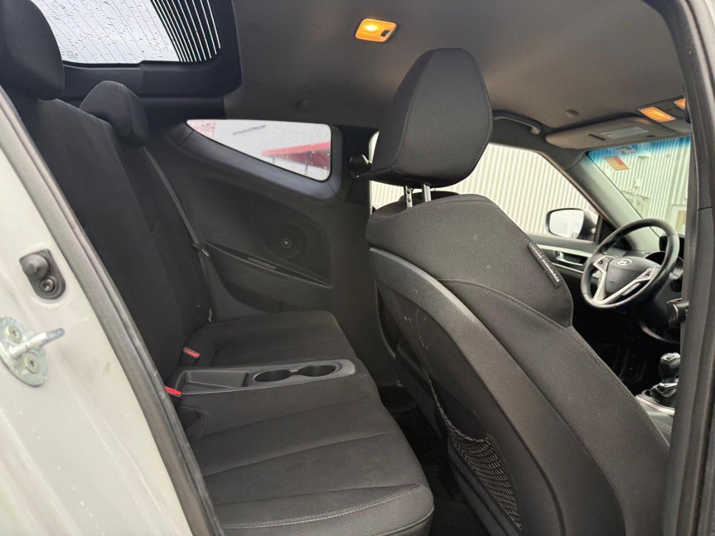 Used 2013 Hyundai Veloster RE:MIX Edition image 11