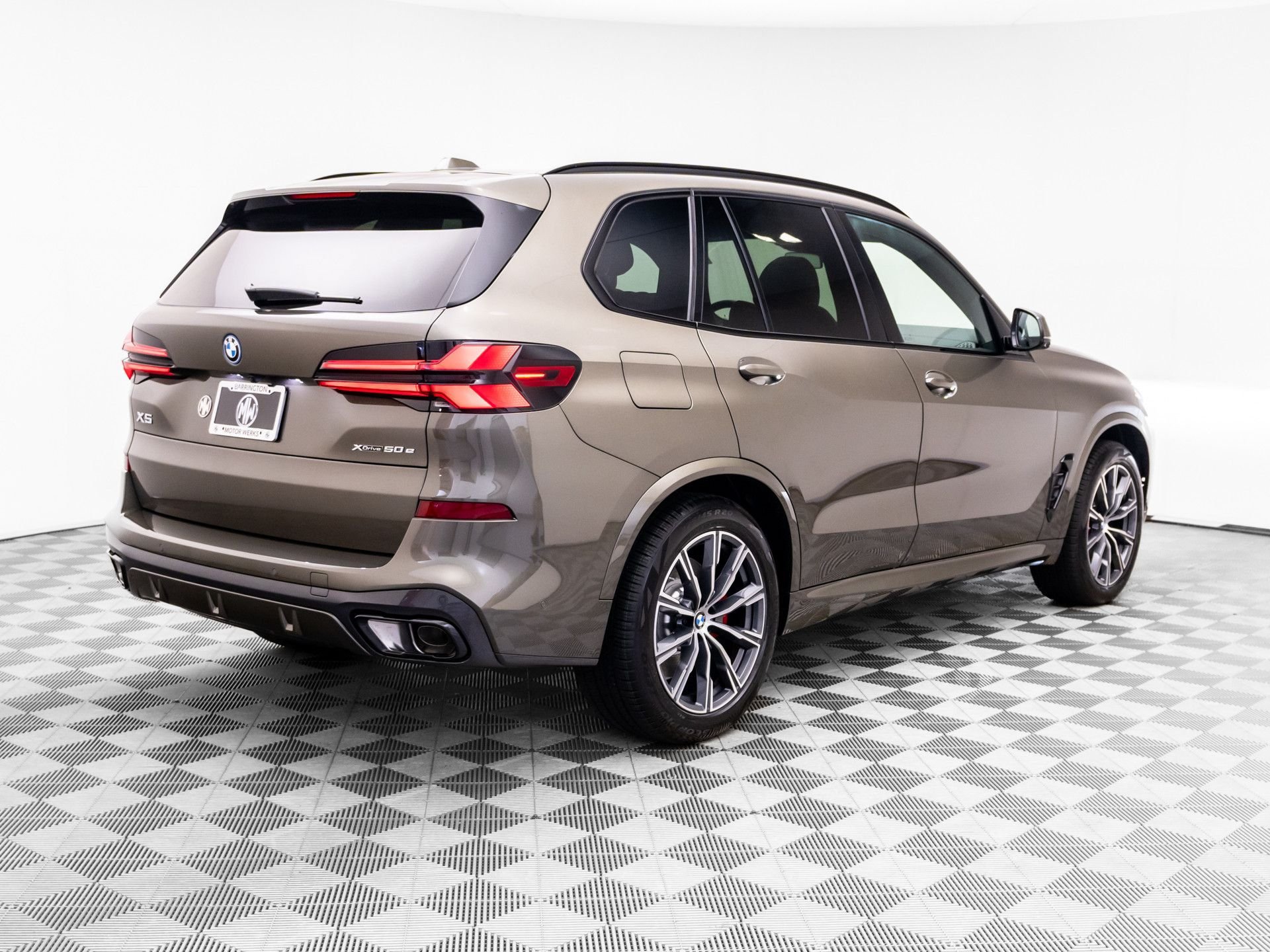 New 2026 BMW X5 xDrive50e w/ M Sport Package AWD/4WD image 5