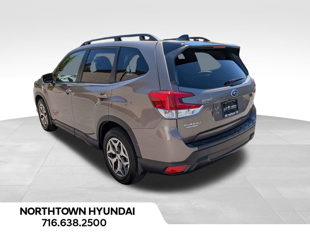 Used 2024 Subaru Forester Premium AWD/4WD image 3