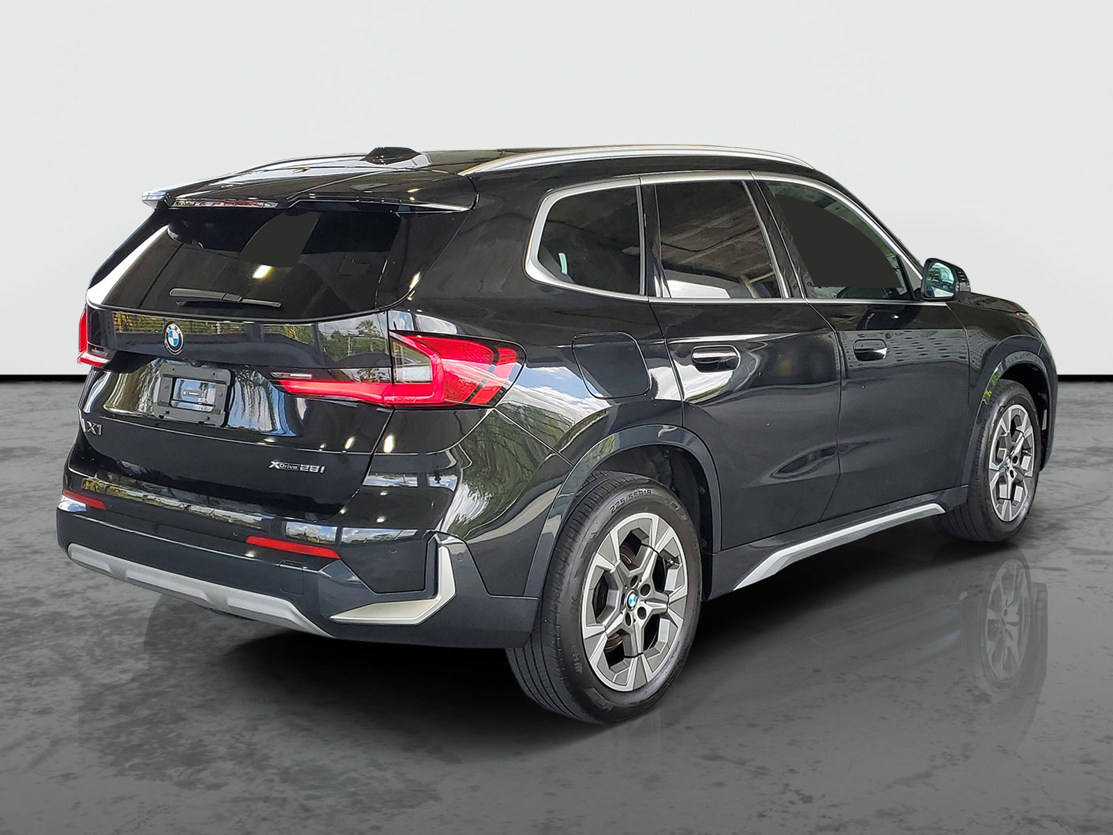 Used 2025 BMW X1 xDrive28i AWD/4WD image 2