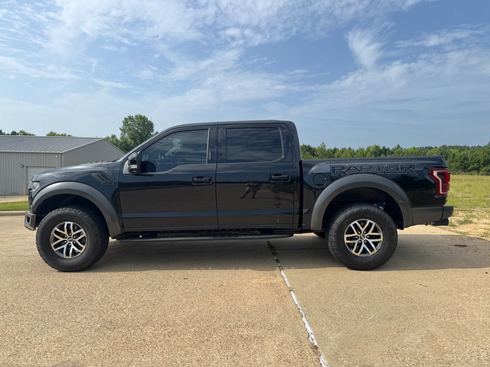 Used 2018 Ford F150 Raptor w/ Equipment Group 802A Luxury image 9