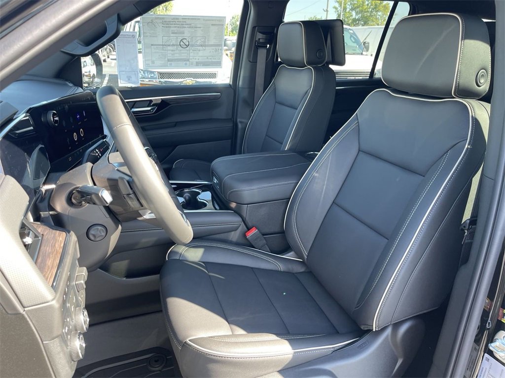 New 2025 Chevrolet Suburban Premier image 11