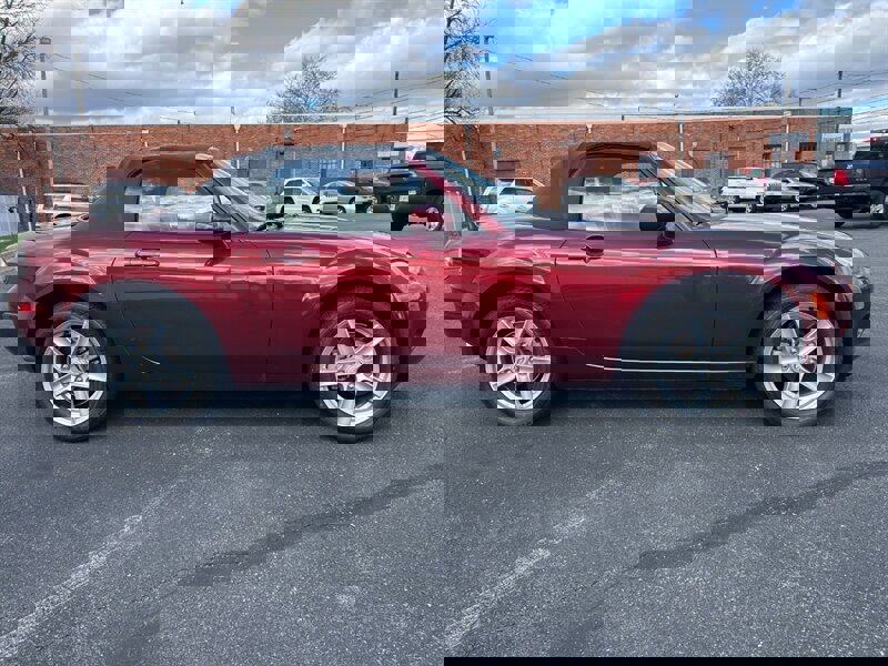 Used 2006 MAZDA MX-5 Miata Touring image 2