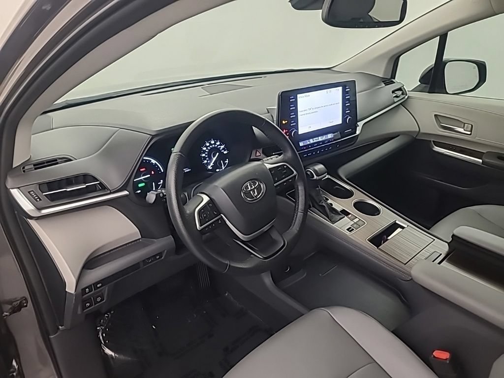Used 2023 Toyota Sienna XLE AWD/4WD image 27