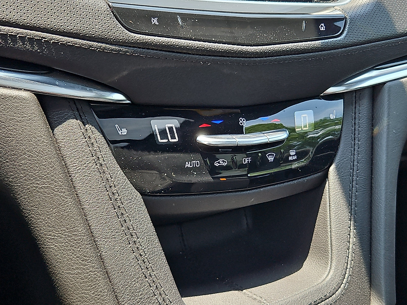 Certified 2023 Cadillac XT5 Premium Luxury FWD image 16