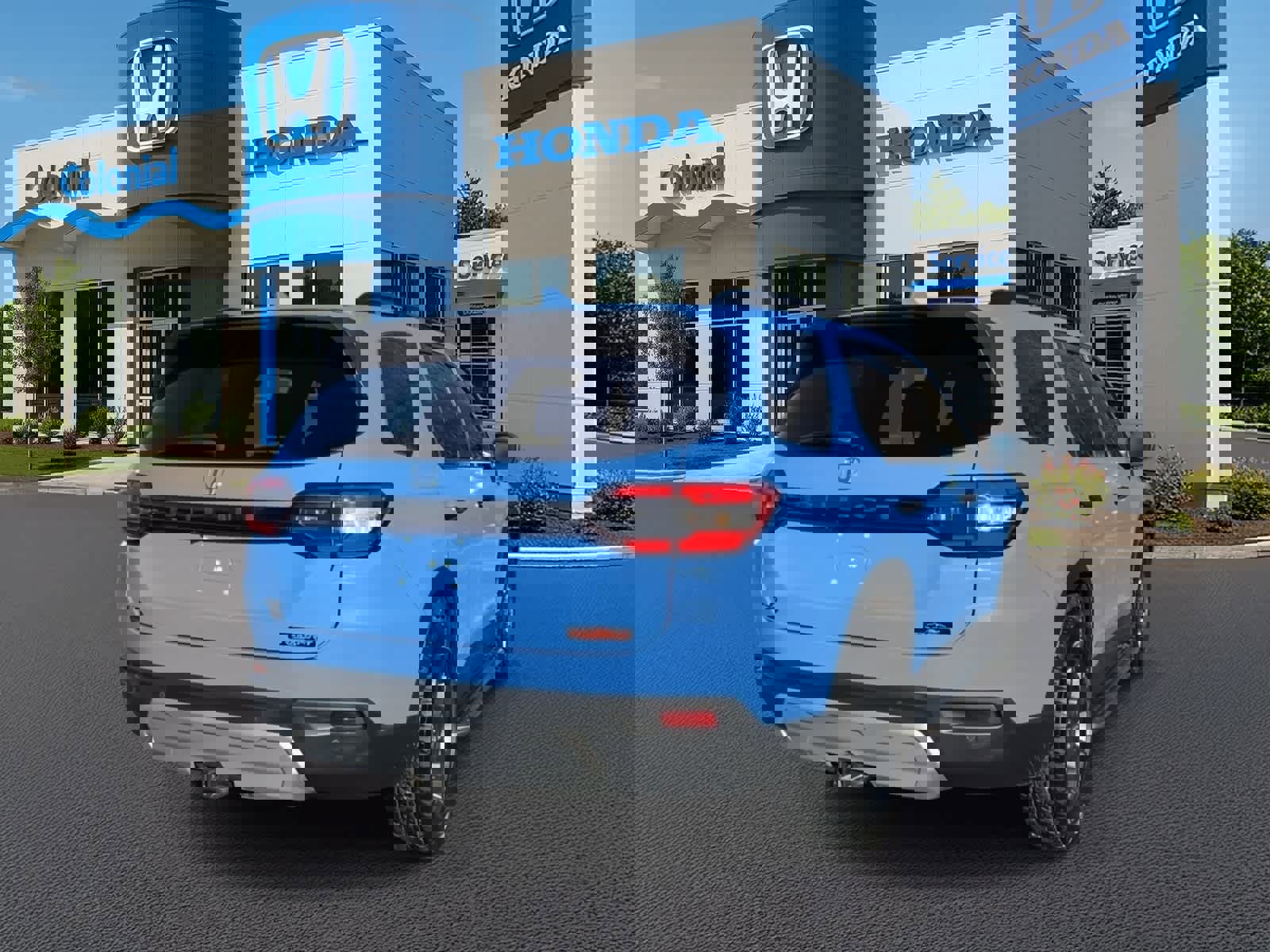 Used 2025 Honda Pilot TrailSport image 6