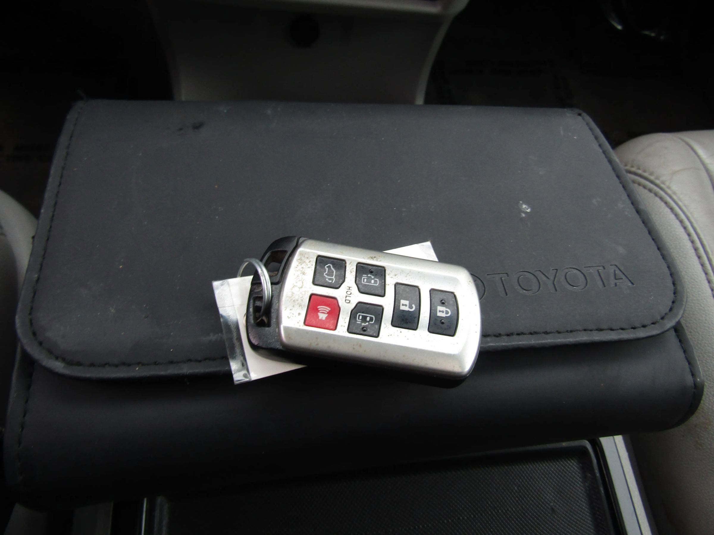 Used 2015 Toyota Sienna XLE w/ XLE Navigation Package image 37