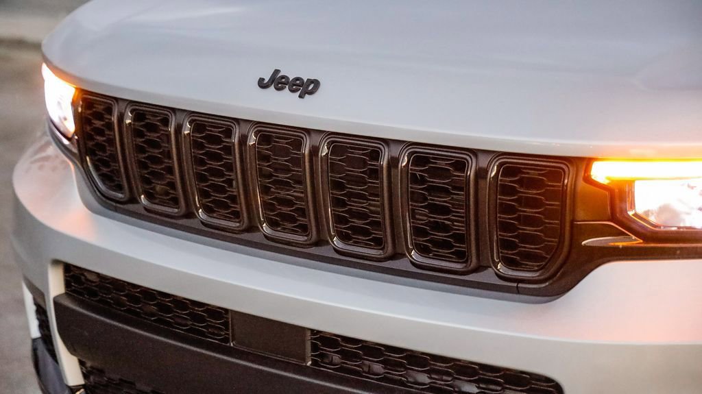New 2025 Jeep Grand Cherokee L Limited w/ Black Appearance Package image 6