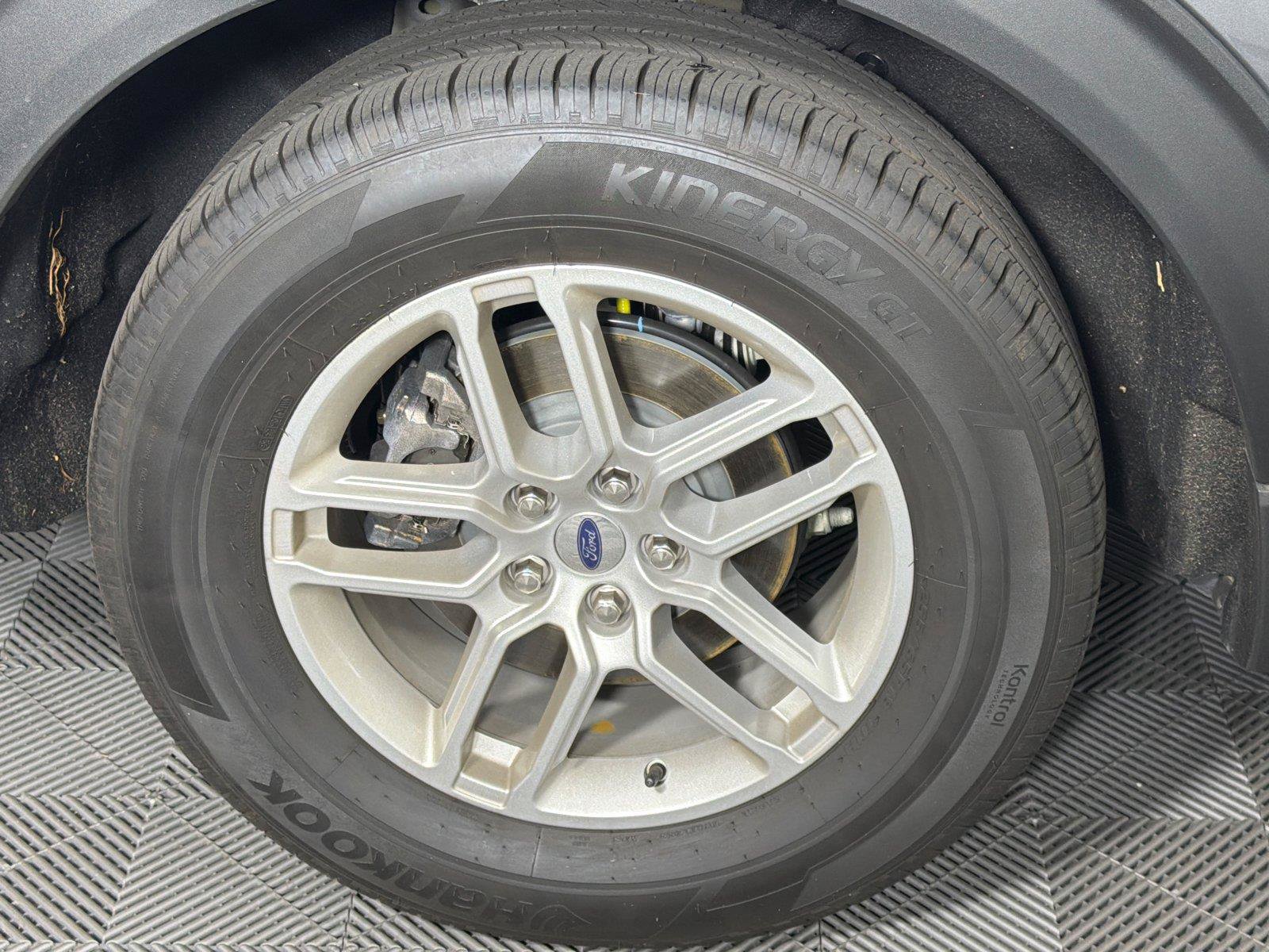 Used 2025 Ford Explorer Active w/ Active Comfort Package RWD image 17