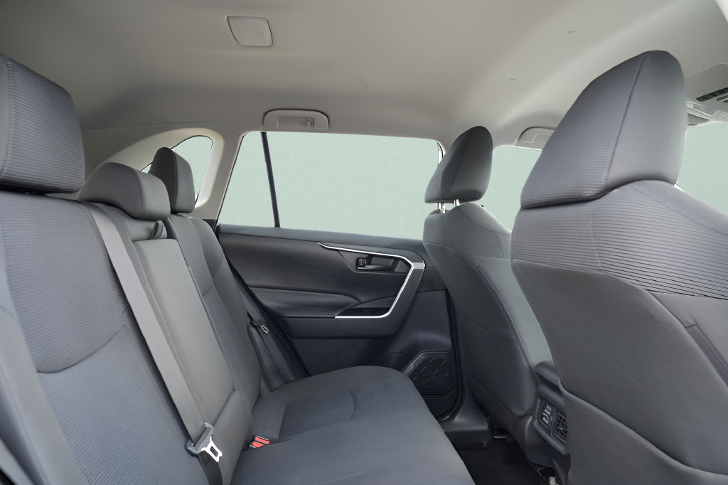 Used 2025 Toyota RAV4 LE AWD/4WD image 14