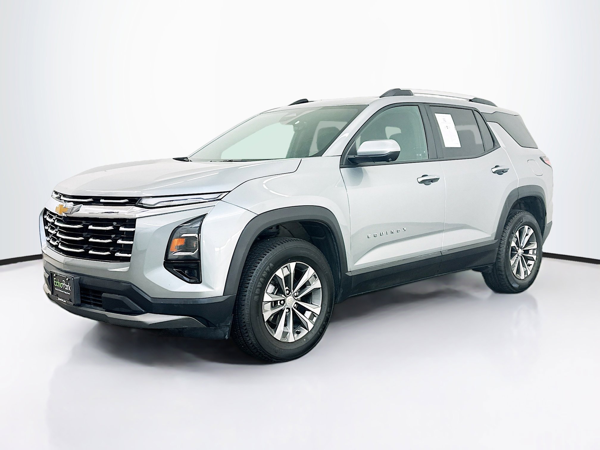 Used 2025 Chevrolet Equinox LT w/ Convenience Package II AWD/4WD image 3