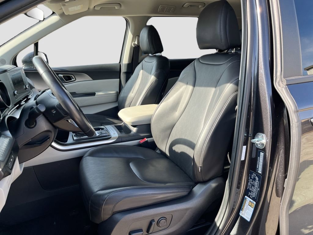 Certified 2024 Kia Carnival LX image 21