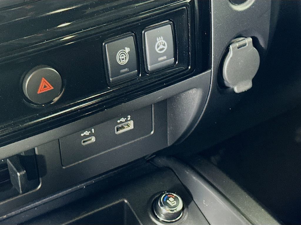Used 2023 Nissan Titan PRO-4X w/ Pro-4x Convenience Package image 31