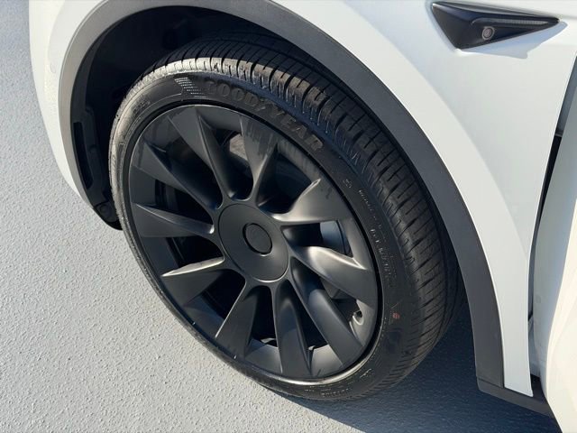 Used 2021 Tesla Model Y Long Range image 16