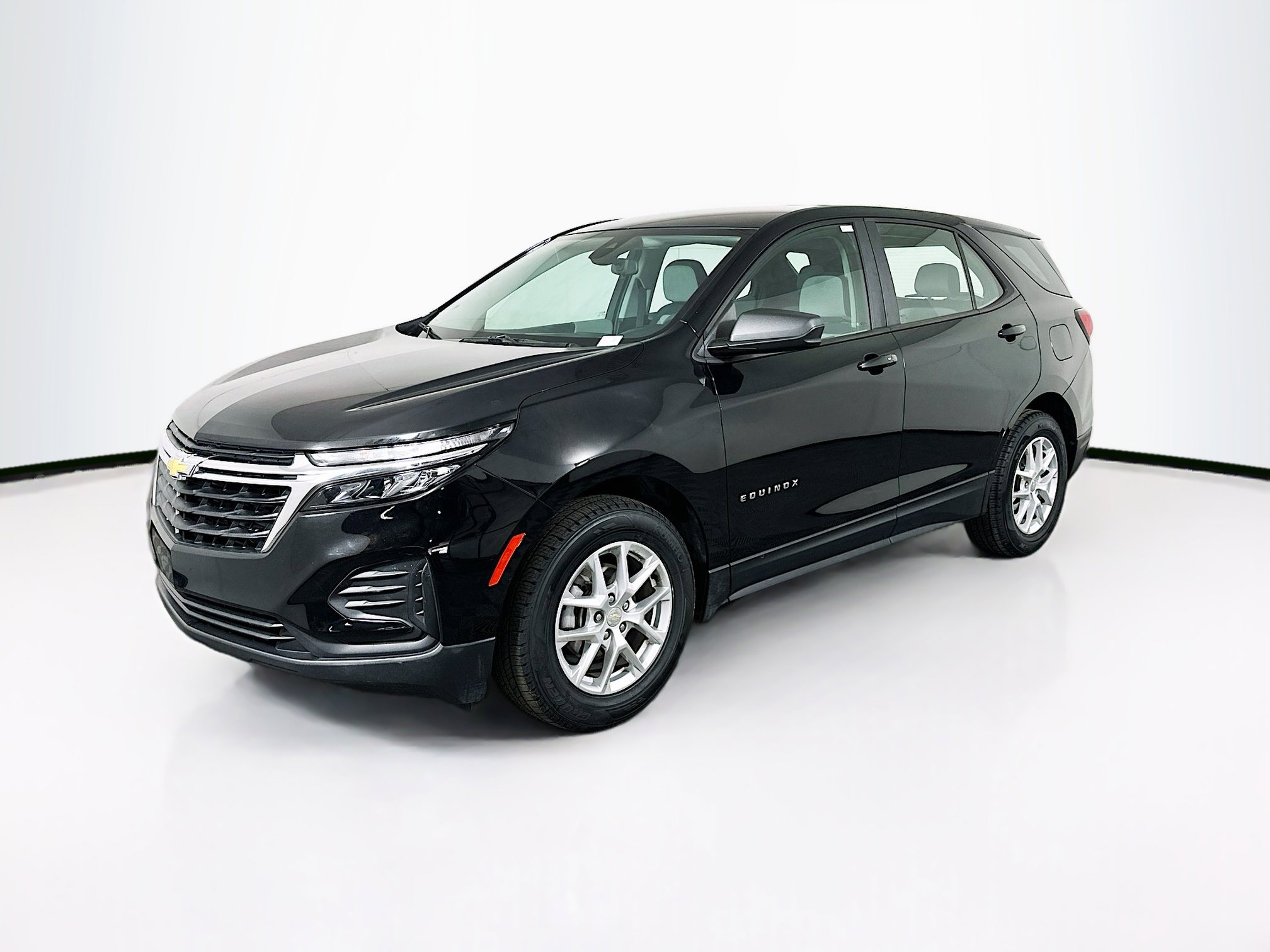 Used 2024 Chevrolet Equinox LS image 3