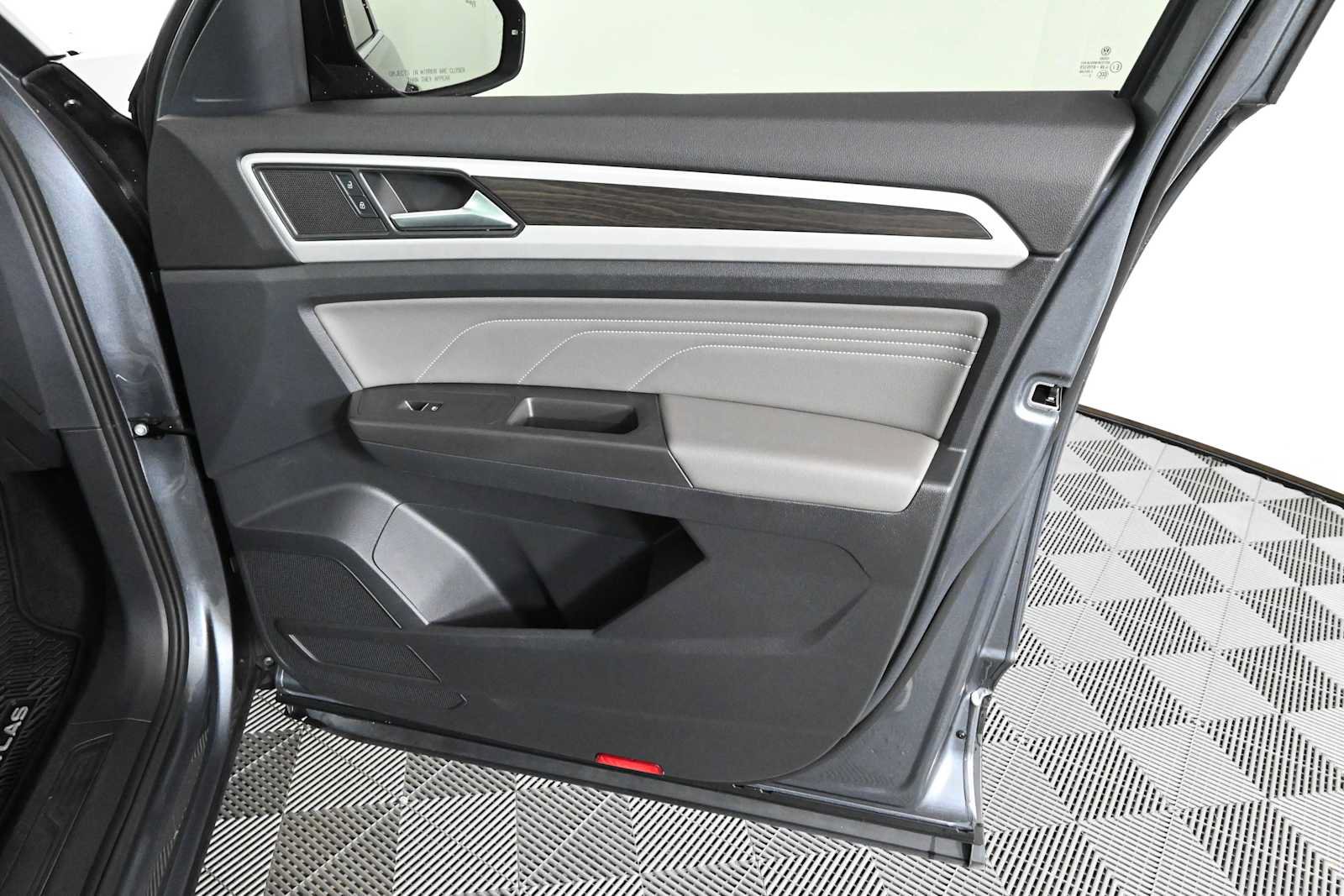 Certified 2023 Volkswagen Atlas SE w/ Panoramic Sunroof Package AWD/4WD image 12