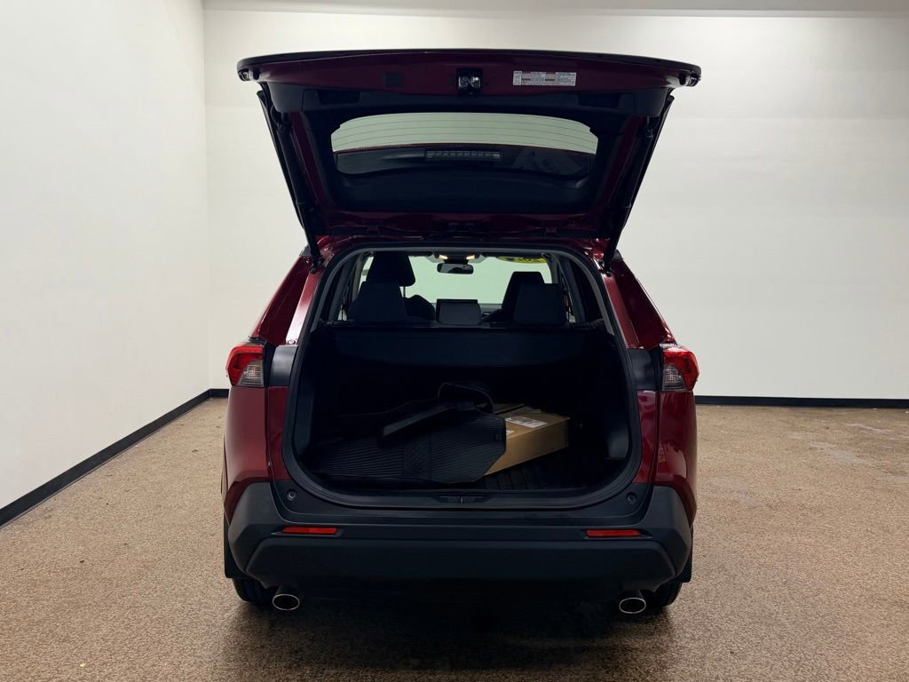 Used 2020 Toyota RAV4 XLE w/ Convenience Package AWD/4WD image 5